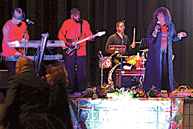 Mrs. Johnny and the Jammers entertain the crowd