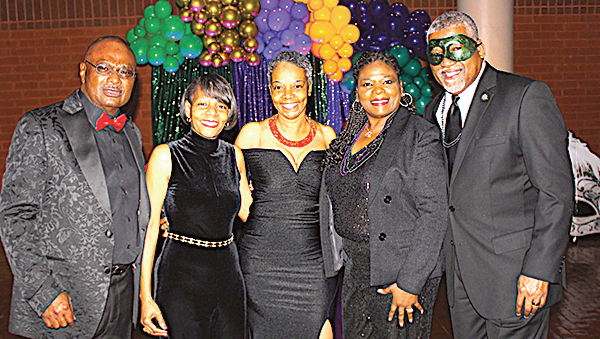 Mayor and Mrs. Gulley share smiles with Bessemer City
workers & residents