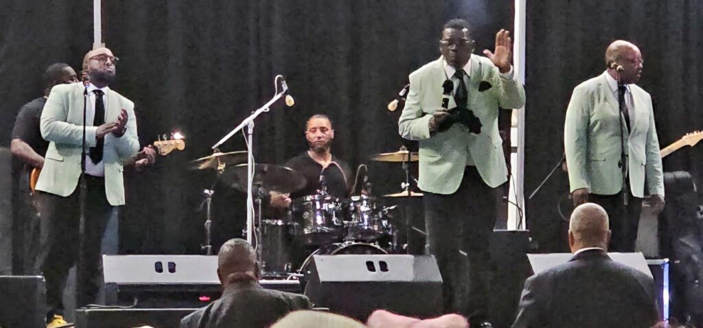 Paul Porter and the Christianaires sing to the audience