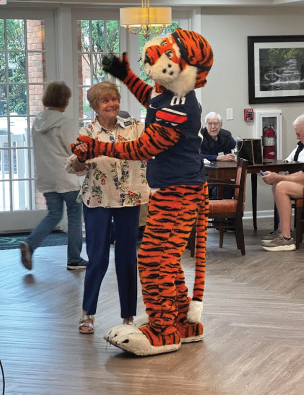 Aubie dancing during the closing ceremony